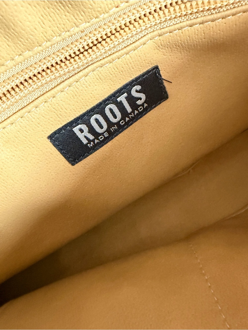 Roots Made in Canada Red Leather East West Bowler Shoulder Bag - Picture 10 of 12
